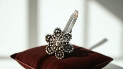 Small Flower Shaped Nose Pin